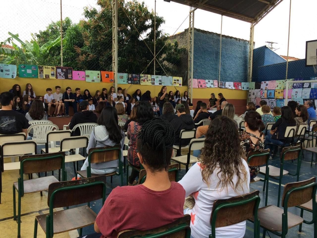 Foto Entrega - coletânea de crônicas 8o. A e B Foto Entrega - coletânea de crônicas 8o. A e B - Imagem 10