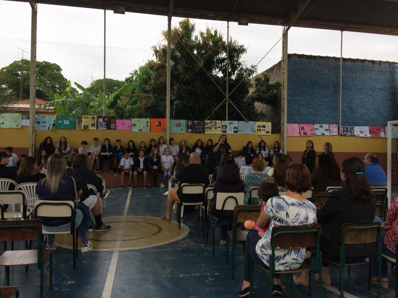 Foto Entrega - coletânea de crônicas 8o. A e B Foto Entrega - coletânea de crônicas 8o. A e B - Imagem 11