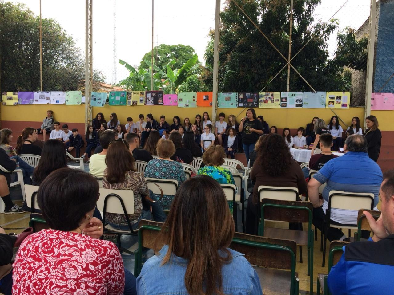 Foto Entrega - coletânea de crônicas 8o. A e B Foto Entrega - coletânea de crônicas 8o. A e B - Imagem 12