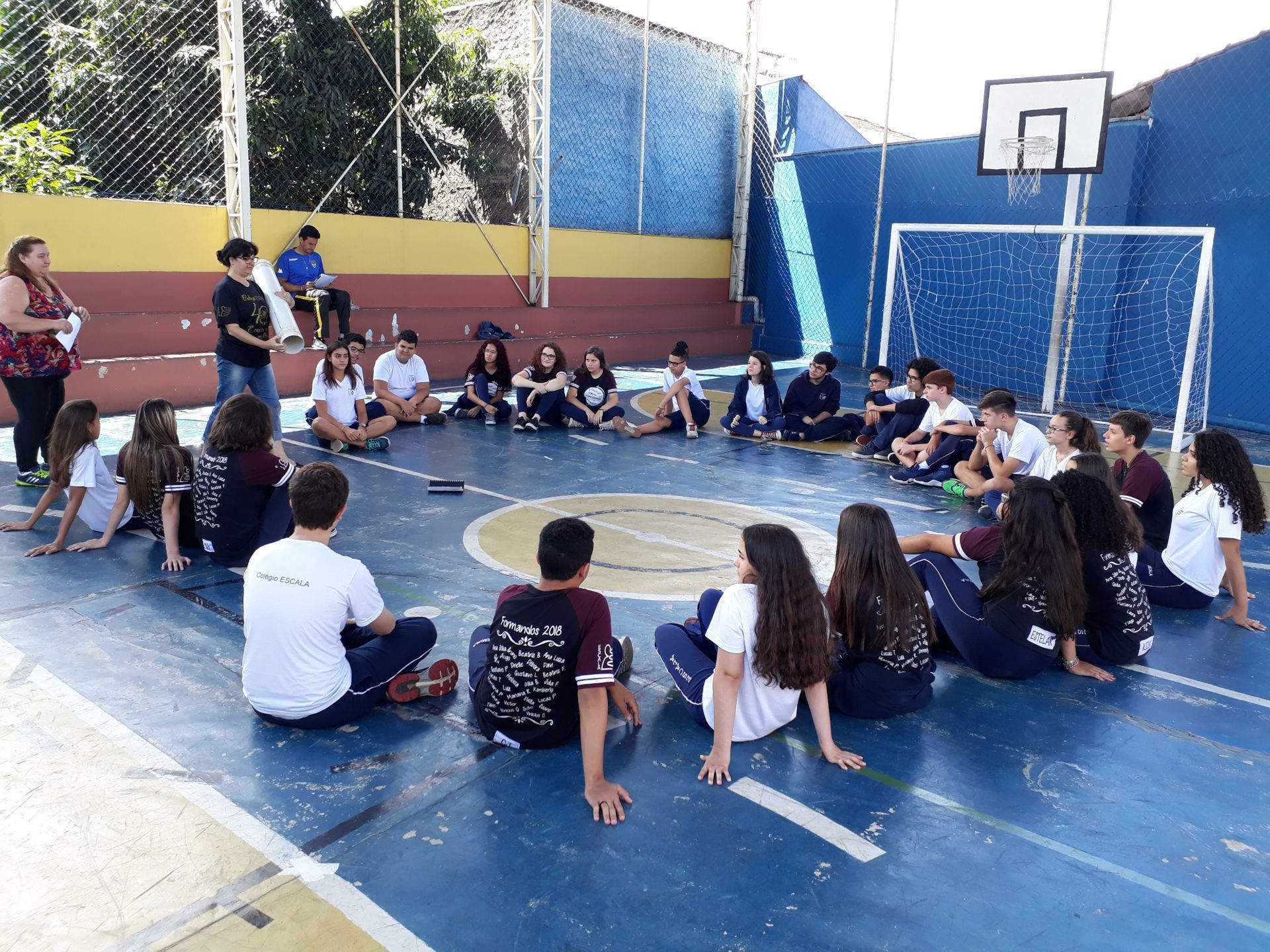 Foto Alunos vivenciam rito de passagem para uma próxima fase escolar Foto Alunos vivenciam rito de passagem para uma próxima fase escolar - Imagem 0
