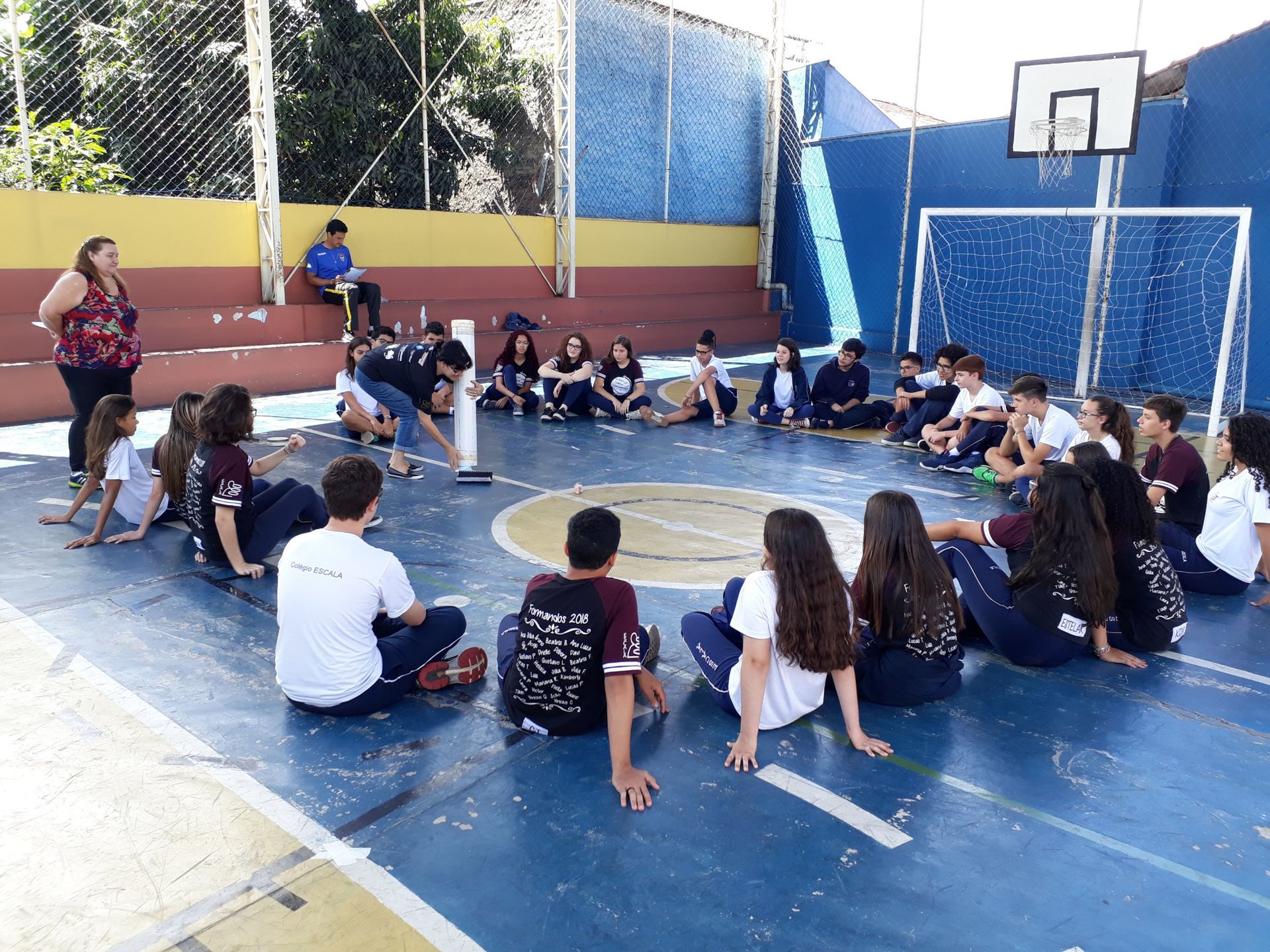 Foto Alunos vivenciam rito de passagem para uma próxima fase escolar Foto Alunos vivenciam rito de passagem para uma próxima fase escolar - Imagem 1