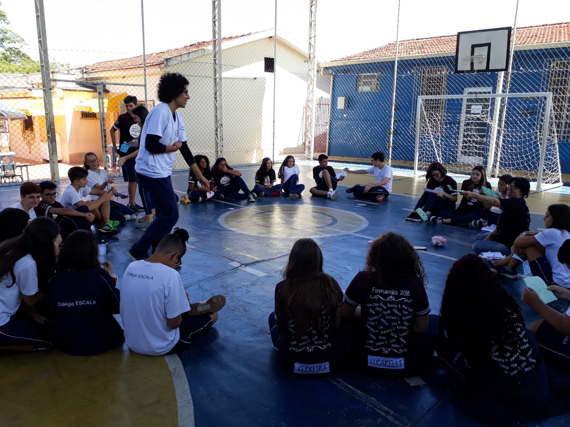 Foto Alunos vivenciam rito de passagem para uma próxima fase escolar Foto Alunos vivenciam rito de passagem para uma próxima fase escolar - Imagem 20