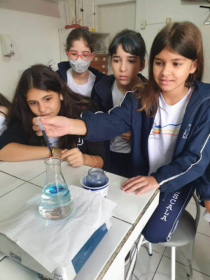 Foto Prática faz do laboratório de Ciências um lugar especial Foto Prática faz do laboratório de Ciências um lugar especial - Imagem 1